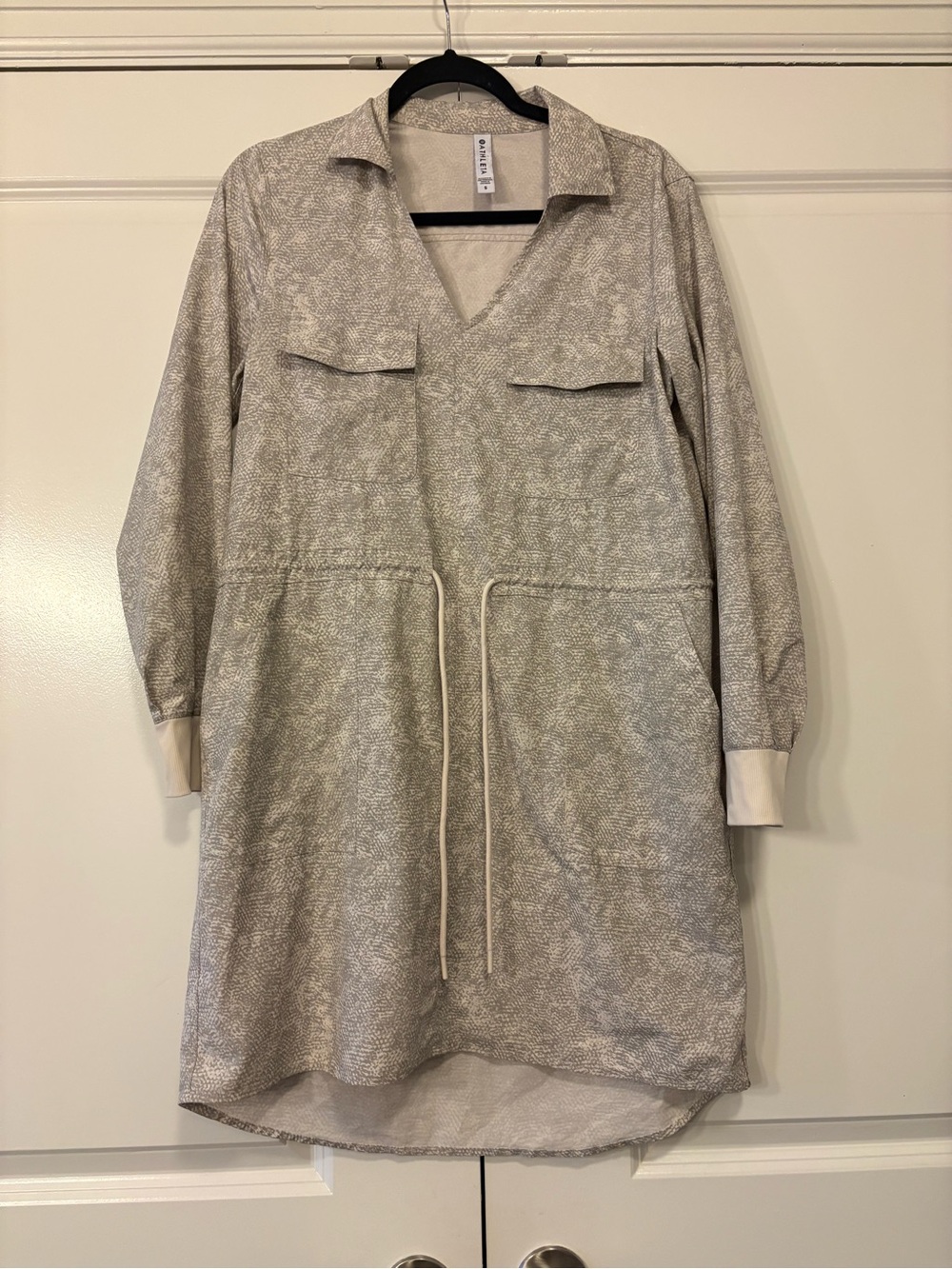 Athleta Light Gray Patterned Long Sleeve Drawstring Shirt Dress